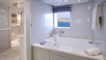 MOONLIGHT II -  Master Cabin Bathroom